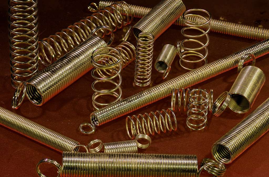 Machine monitoring system for springs manufacture